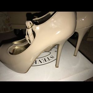 Steve Madden T-Strap Peeptoe Platform Pump, size 9